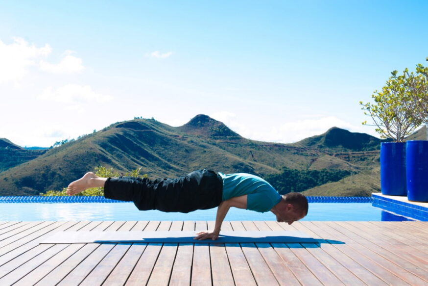 Roberto-Elcheck-Junior-01-Personal-Yoga-BH-imagem03 Roberto Elcheck Junior Praticando Yoga - Foto 03